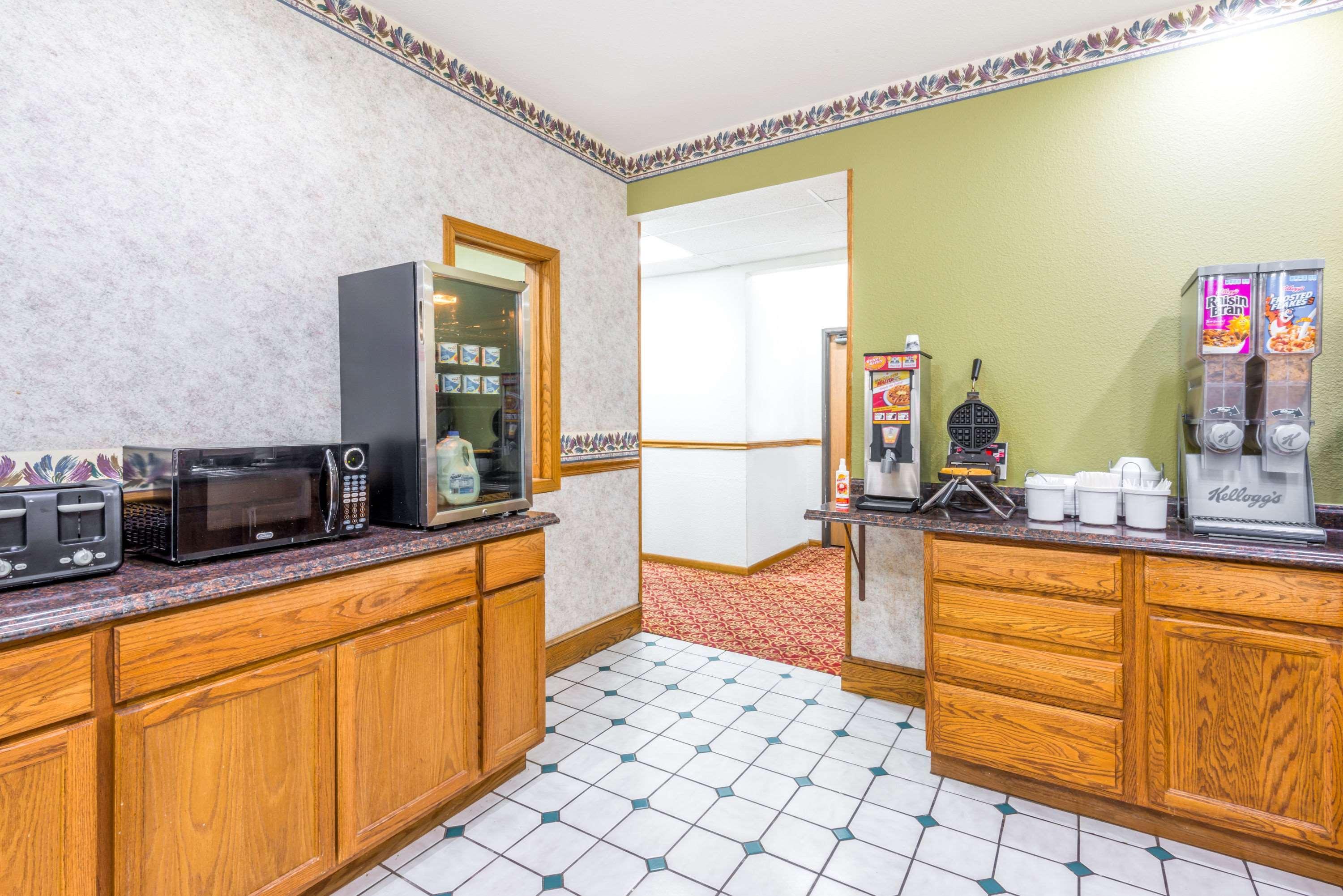 Super 8 By Wyndham Platte City Kansas City Area Εξωτερικό φωτογραφία
