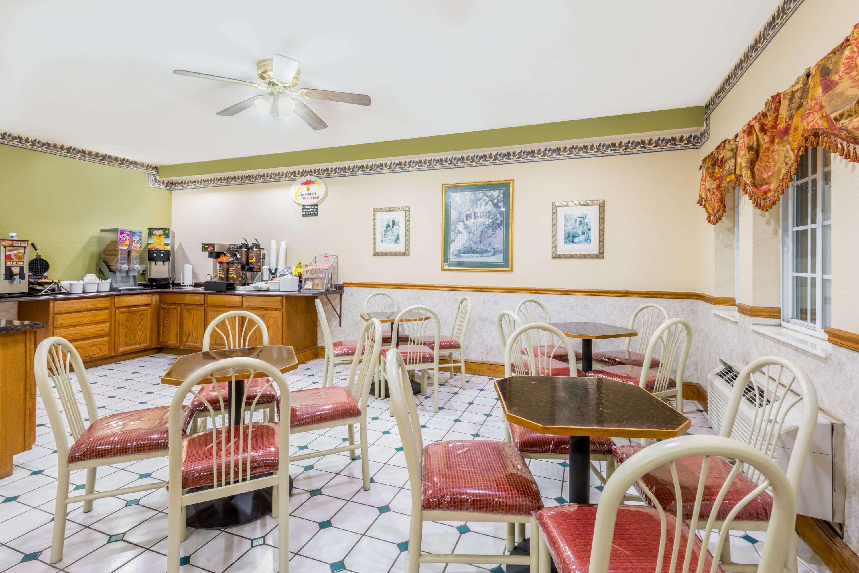 Super 8 By Wyndham Platte City Kansas City Area Εξωτερικό φωτογραφία