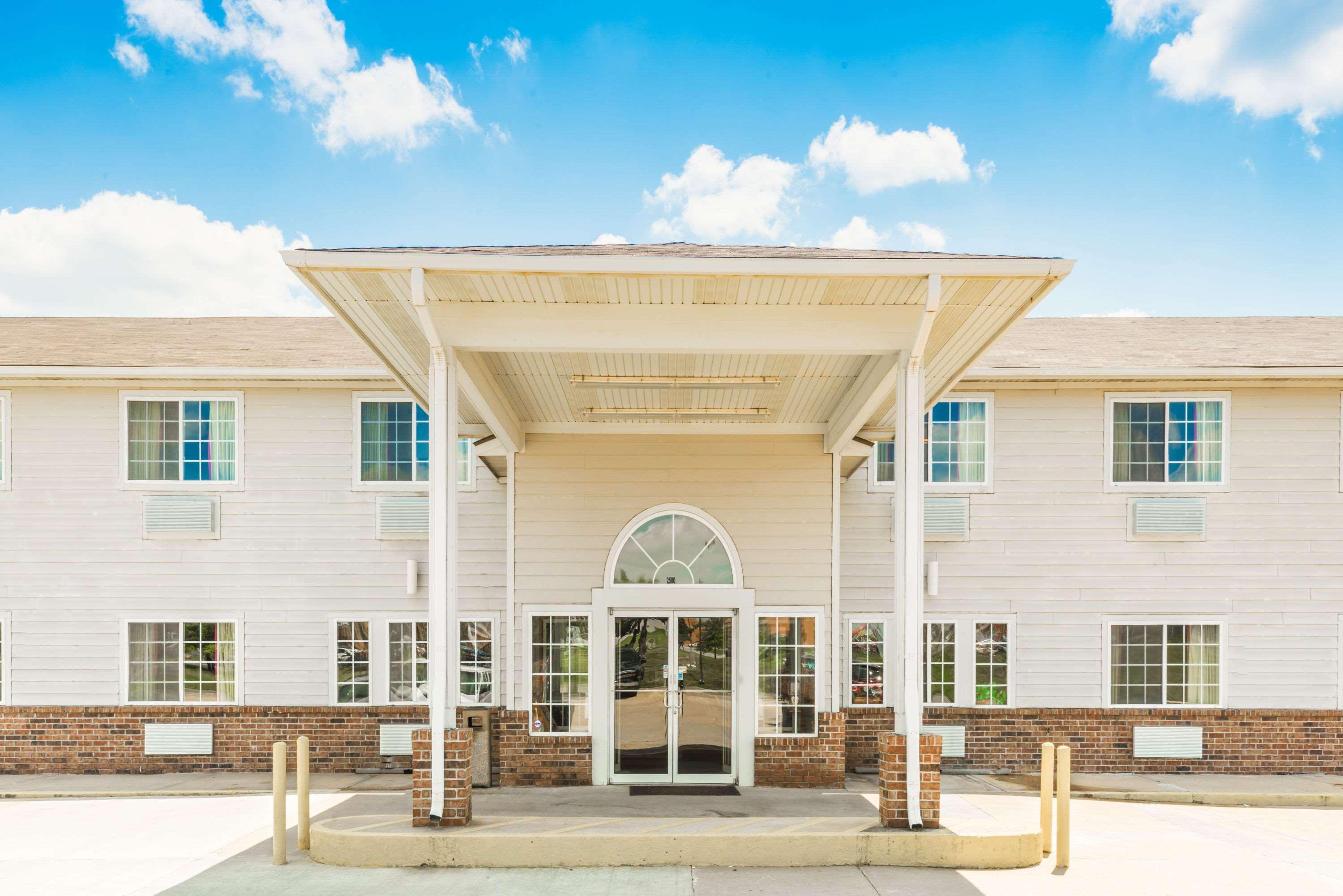 Super 8 By Wyndham Platte City Kansas City Area Εξωτερικό φωτογραφία