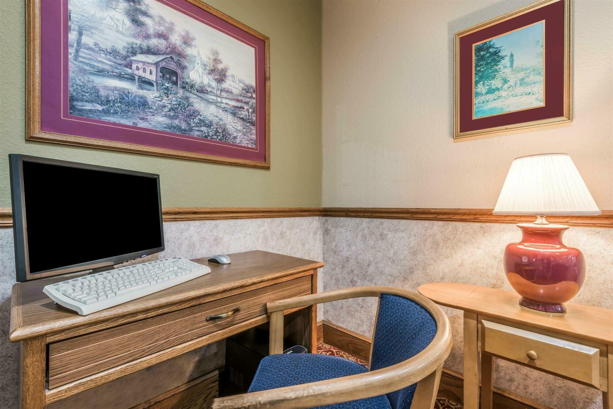 Super 8 By Wyndham Platte City Kansas City Area Εξωτερικό φωτογραφία